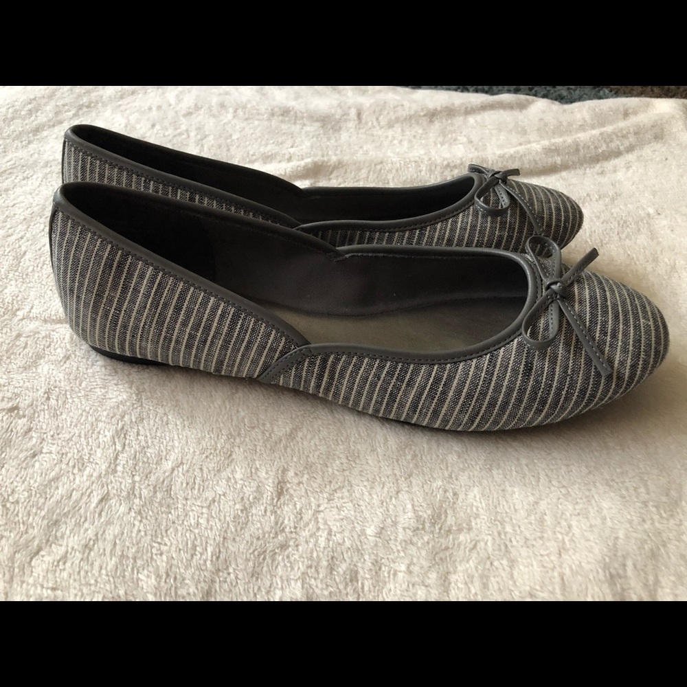 Kelly & Katie grey flats - Picture 2 of 3